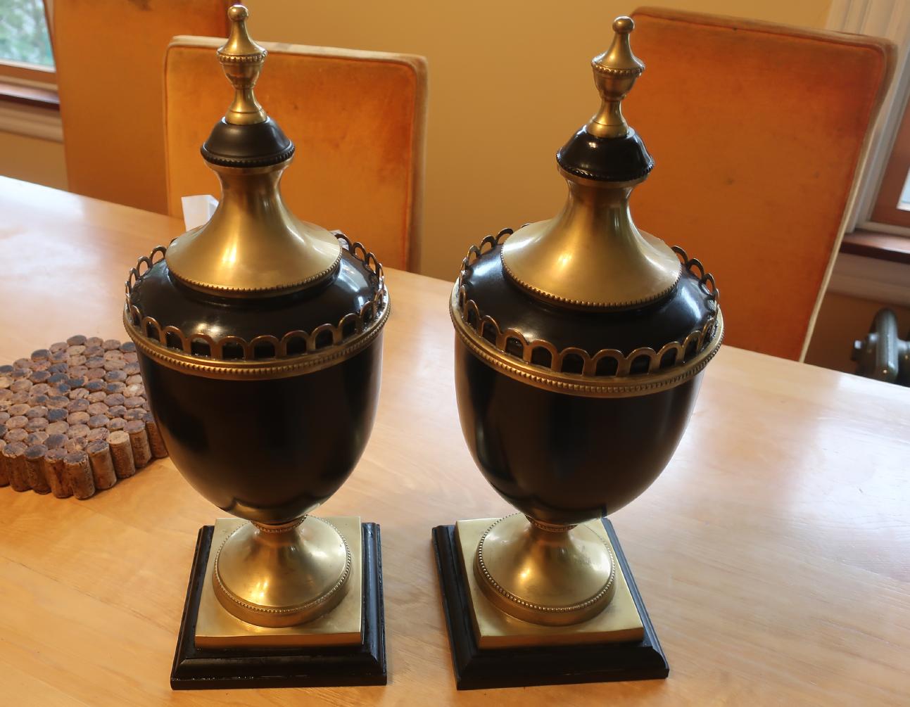 Urns Urns
