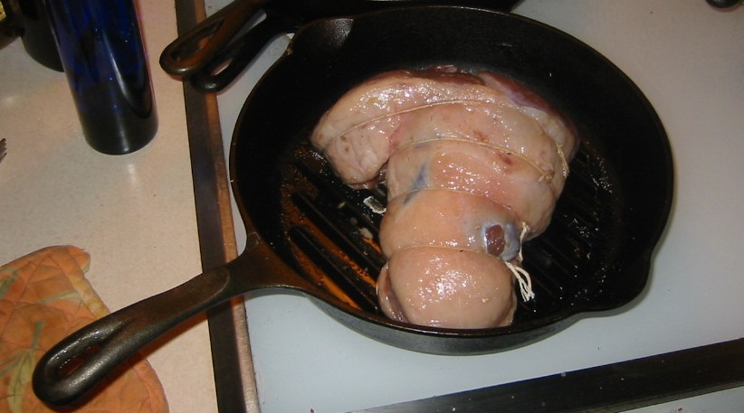 Ridged base cast iron pan ribbed cast iron
