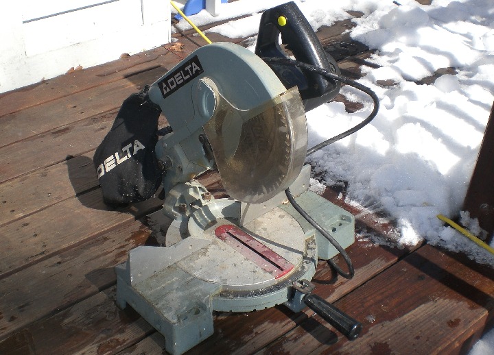 delta compound mitre saw