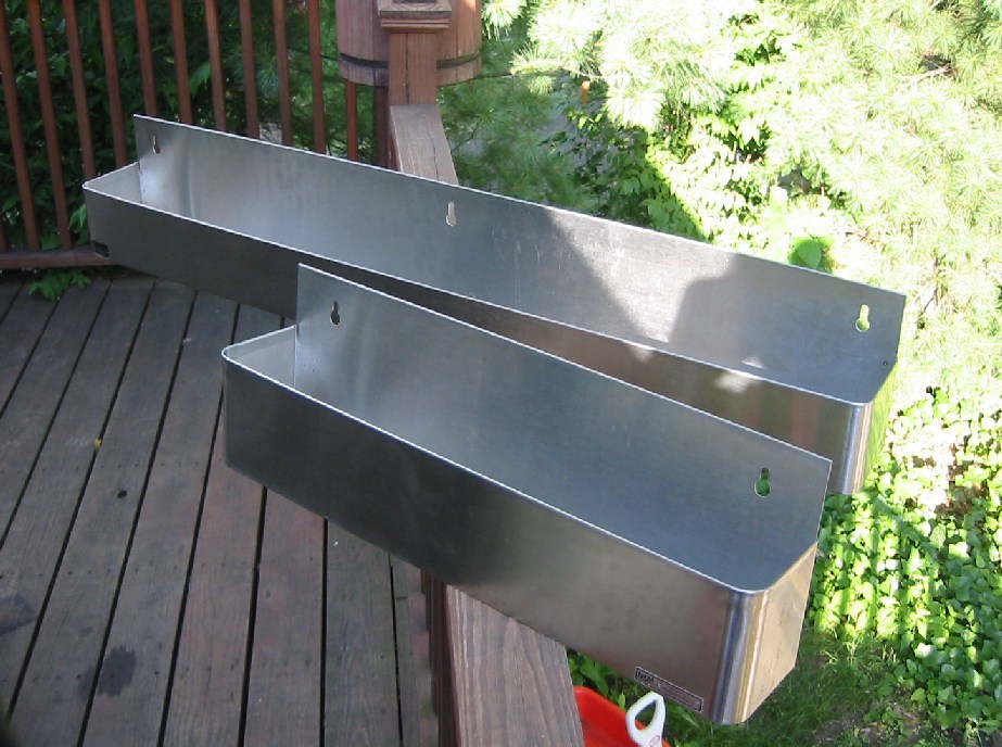 Bar wells troughs