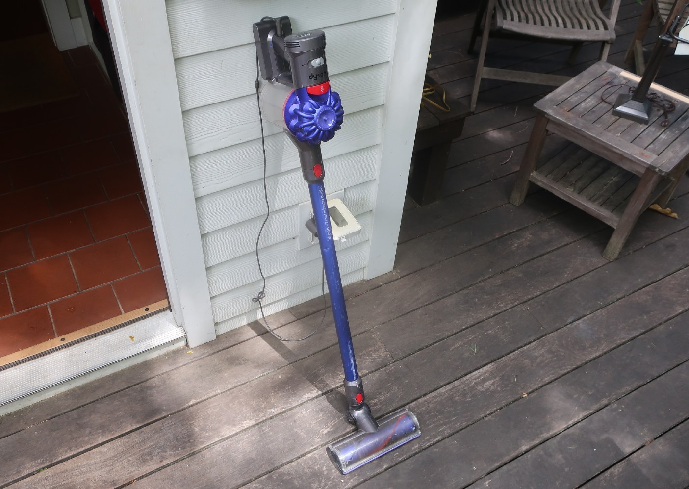 Dyson V7