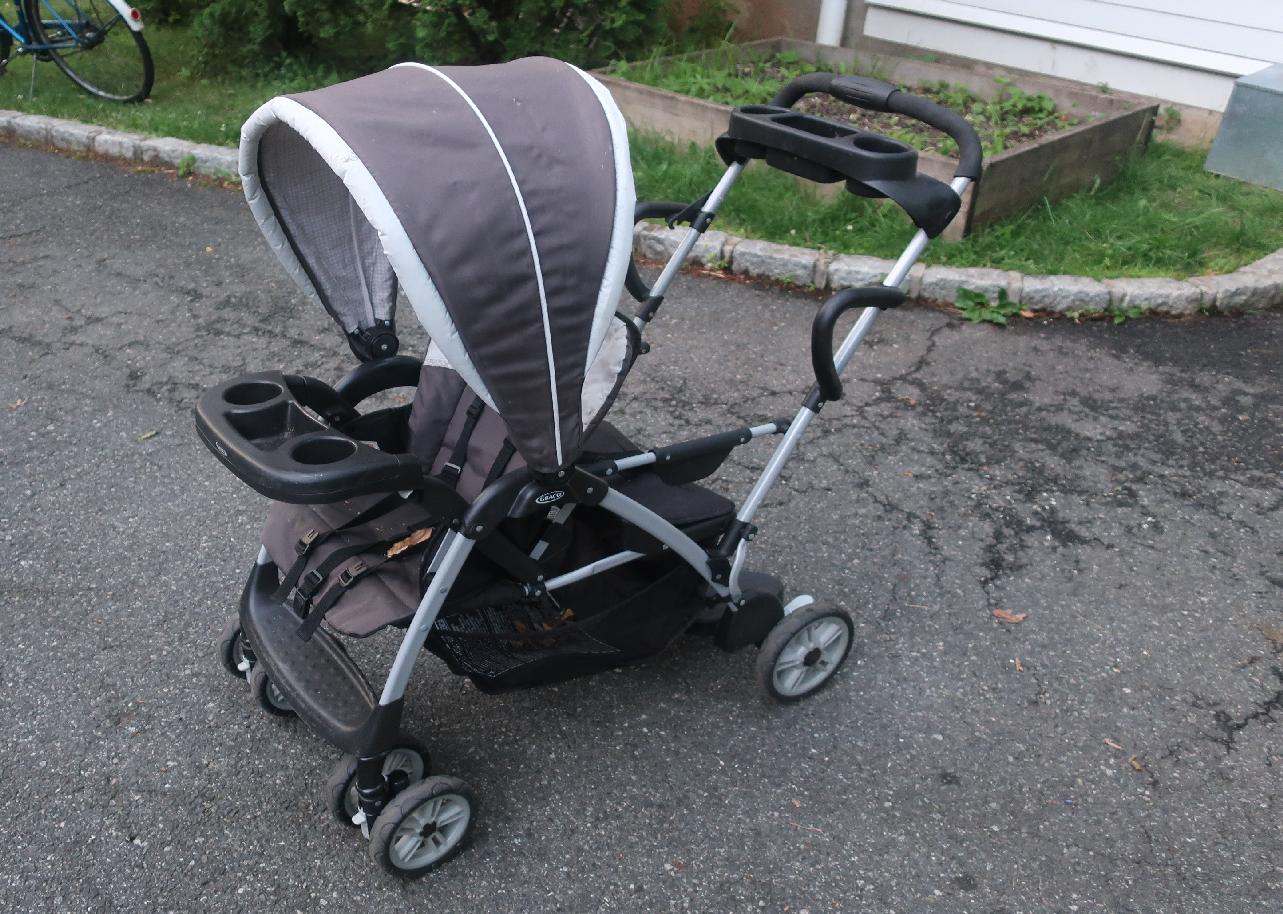 Graco Sit-n-Stand Graco Sit-n-Stand