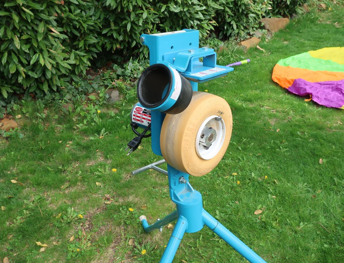 Pitching Machine Pitching Machine