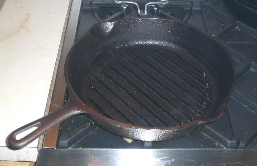 Ridged bottom Wagerner Cast Iron Skillet wagner cast iron ridged