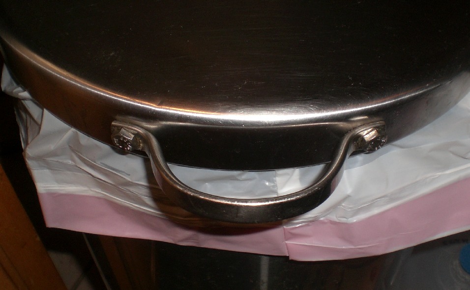 Rubbish bin lid handle garbage lid handle