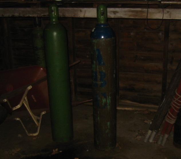 Oxygen tanks O2 tanks